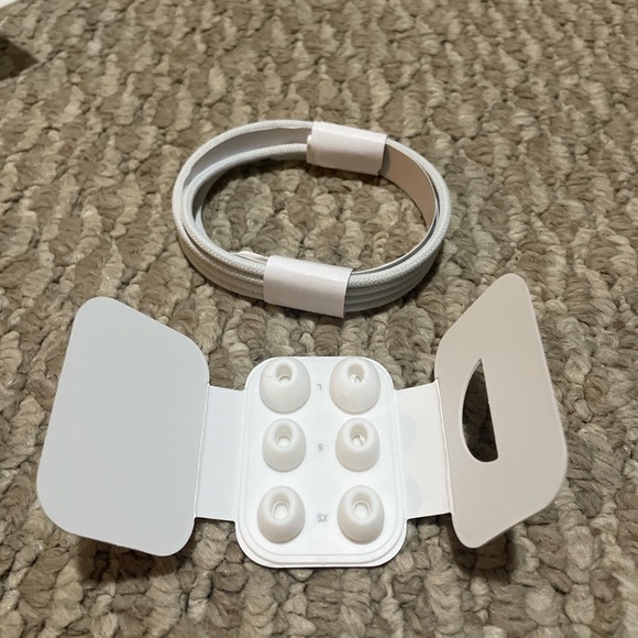 Apple AirPods Pro Gen 2 - Picture 6 of 8